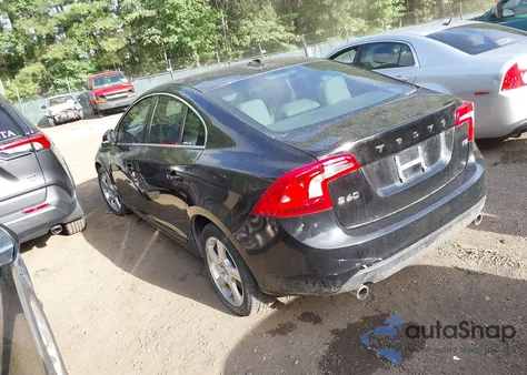 2013 Volvo S60 T5/T5 Platinum/T5 Premier/T5 Premier Plus z USA, uszkodzony, nr VIN YV1612FS7D2186510